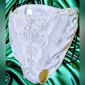 Victoria's Secret Y2K Cream Lace High Waisted String Bikini Panties Medium NWOT